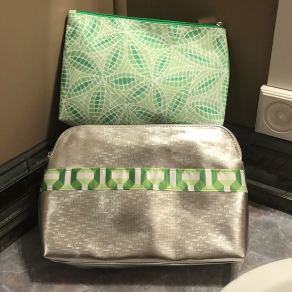 Set of 2 Clinique Cosmetic Bags - Picture 1 of 8